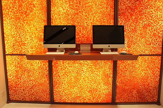 ロビーにパソコンがある