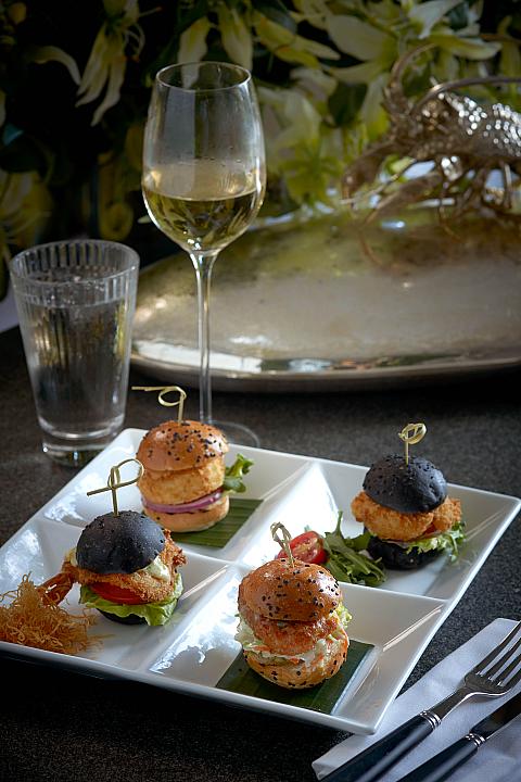 かわいらしいAssorted Gourmet Burger Plate