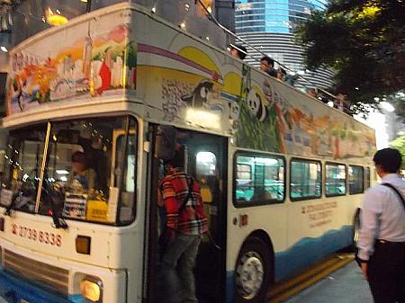 香港のイラストのバス！
