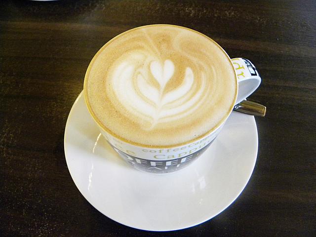 クリームで描いた模様もきれいなCaffe Latte