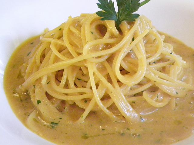 ウニを使った贅沢なパスタです