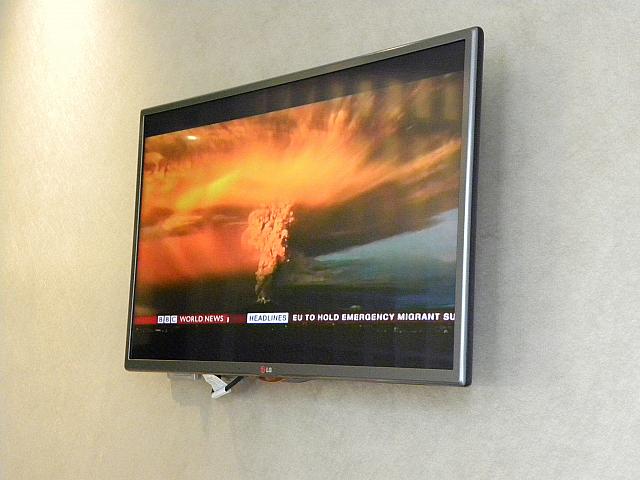 テレビは27インチ