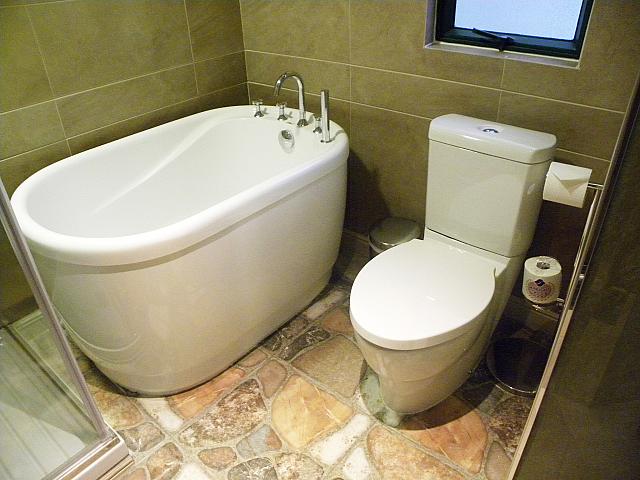 トイレとバスタブが一緒の西洋スタイル