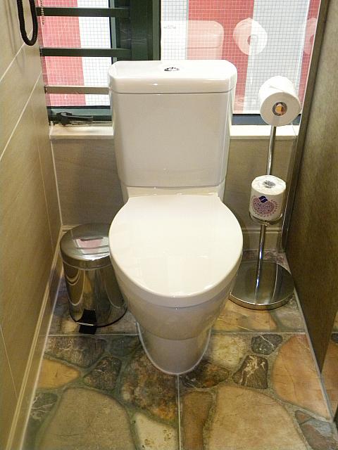 左がトイレ