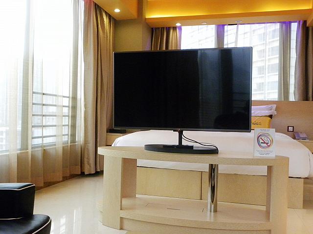 テレビは360度回転します