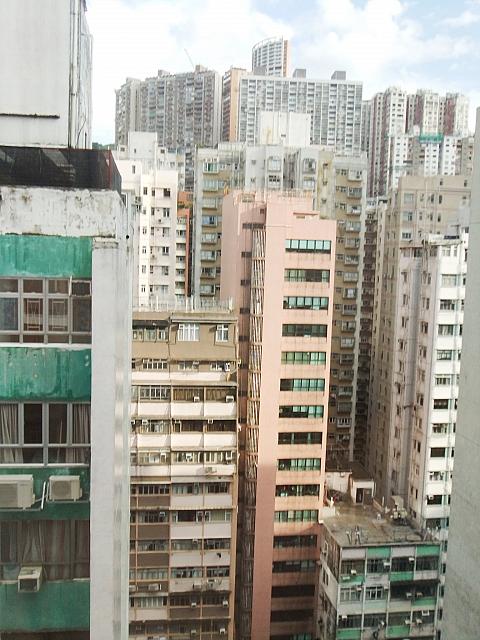 眼下には北角の高層ビル群が見えます