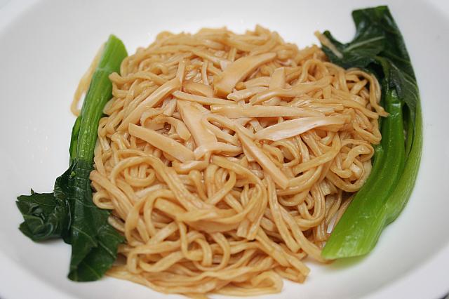 鮑汁鮑魚絲撈伊麺はまさにアワビづくしの麺