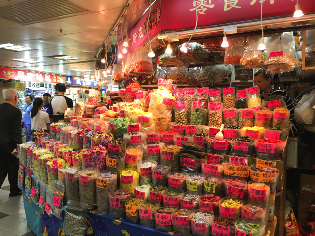 「零食」はお菓子やスナックのこと