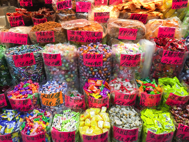 香港の昔ながらのお菓子が並びます