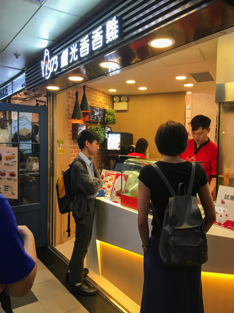 鶏肉の揚げもののお店。から揚げ屋さんみたいな感じ