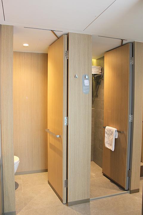 トイレとシャワーは別々