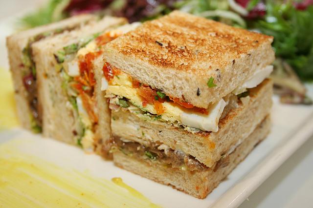 「Fauchon club sandwich」はボリューム感いっぱいです