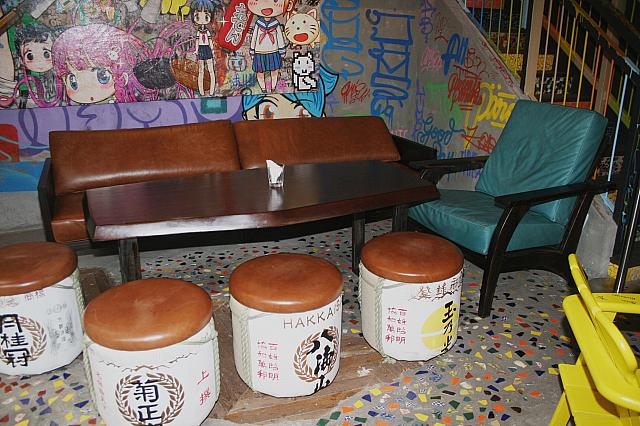 酒樽スタイルのイス