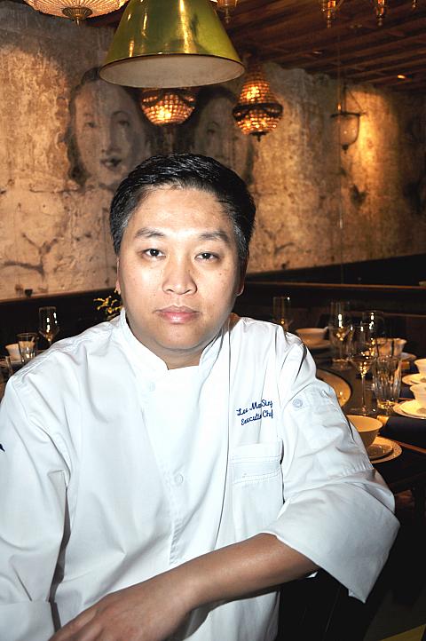 グループ内の中華料理の責任者である李文星シェフ