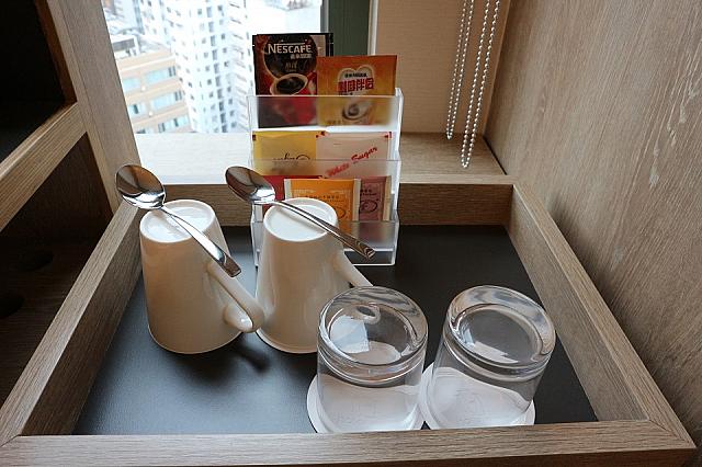 窓側に置いてあるお茶セット。