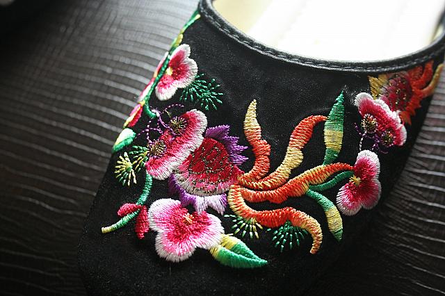 金魚をあしらった刺繍