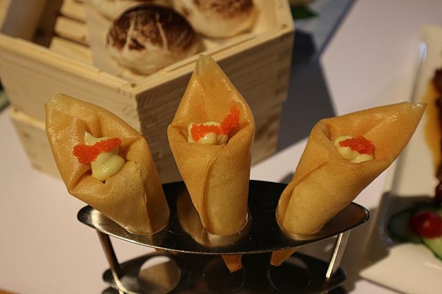 芝士鮮蝦手巻（蝦とチーズ入りの揚げ春巻き）