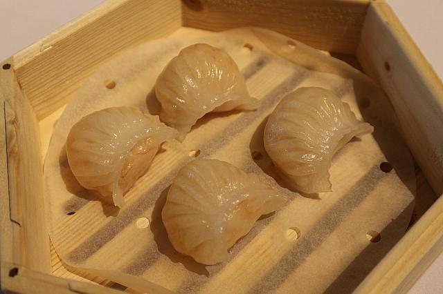 生折鮮蝦餃皇（エビの入った蒸し餃子）。エビが大きくて、ぷりぷりしていました