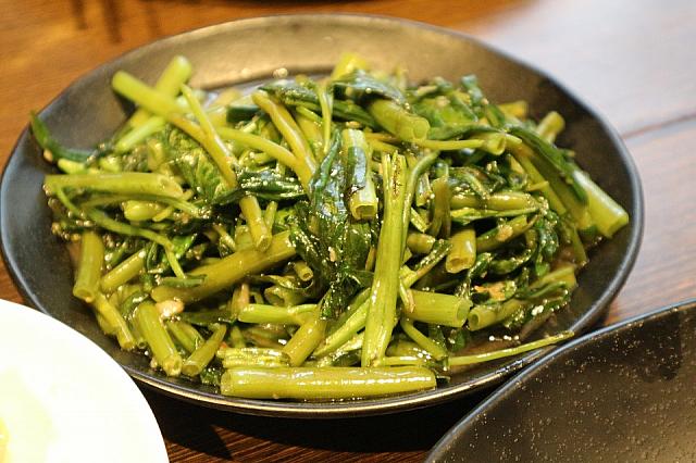 サンバルブラチャン・カンコン（SAMBAL BELACHANG KANGKONG）空心菜のサンバルベラチャン炒め。