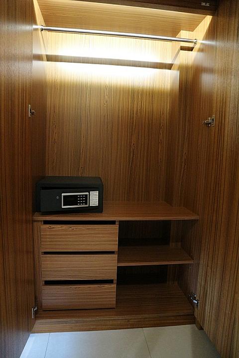 クローゼットにはセーフティーボックスや