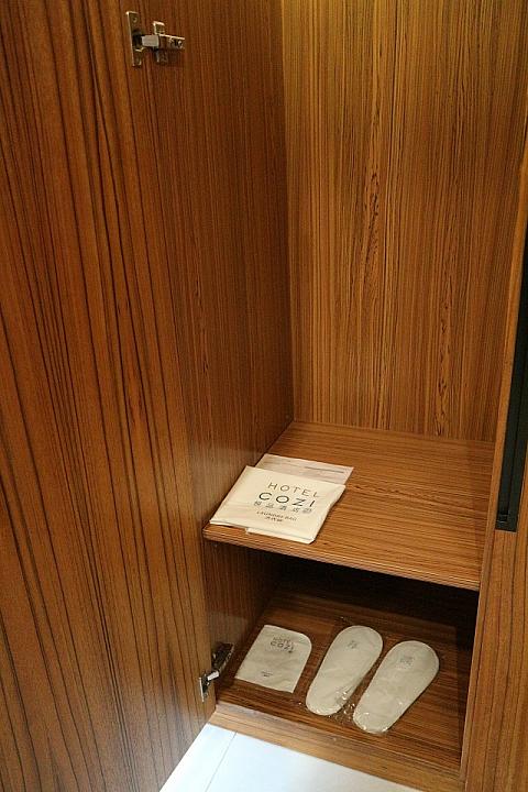 スリッパなどが完備されています。