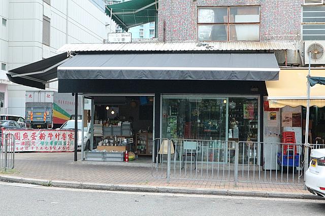 8.JCCACの手前に、黒地があります。