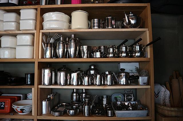 ステンレス製品もずらりとあります。