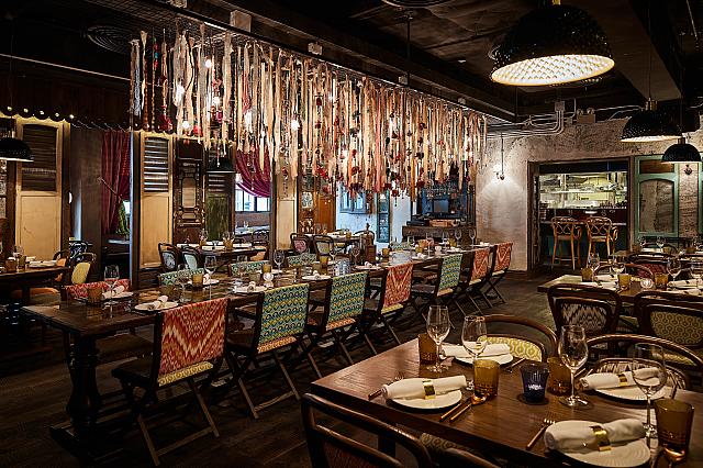 広く、印象的なDining Room