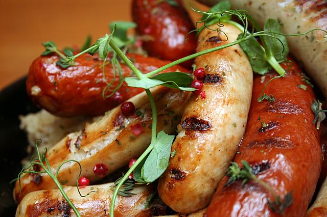 徳式香腸拼盤配酸椰菜及焼薯（German Sausage Platter）