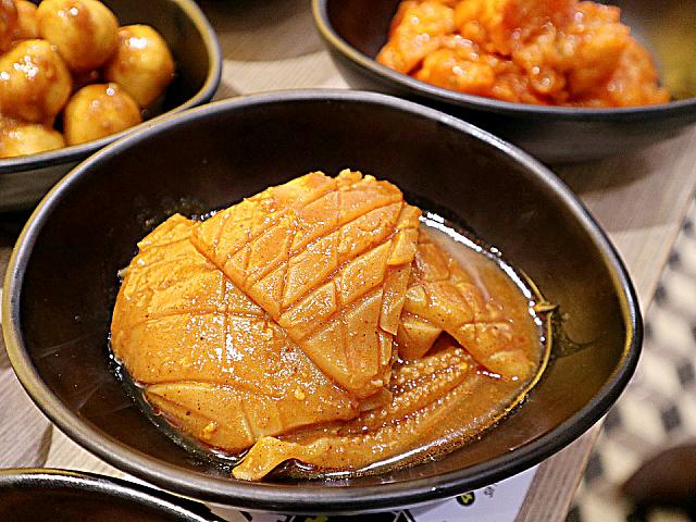 こちらはカレー味のイカ。