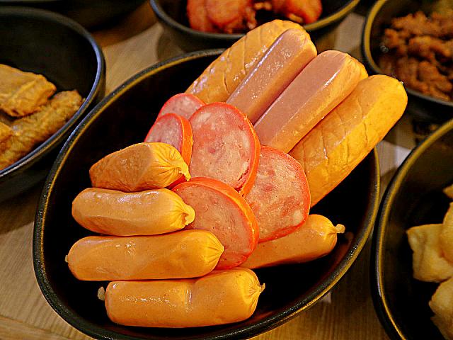 麵に載せるトッピングの代表選手とも言えるソーセージ類。
