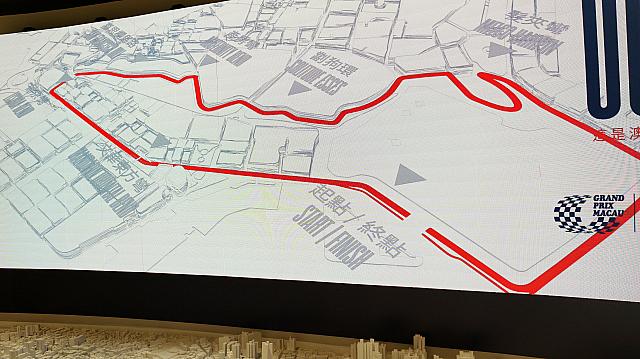 入口直後にはコースの概要が説明されています