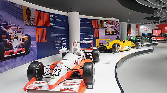 たくさんのF3マシンが見られます