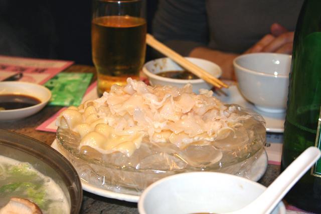 ミル貝のお刺身を注文してみました。歯ごたえがあって、美味しい！