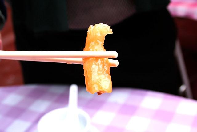 鹿のアキレス腱。食べると足が強くなると言われている。冬に食べると体が温まるんだ。 
