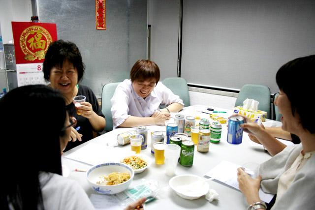ただの飲み会になっています。みんな、ちゃんと感想を書いてくださいヨ…。