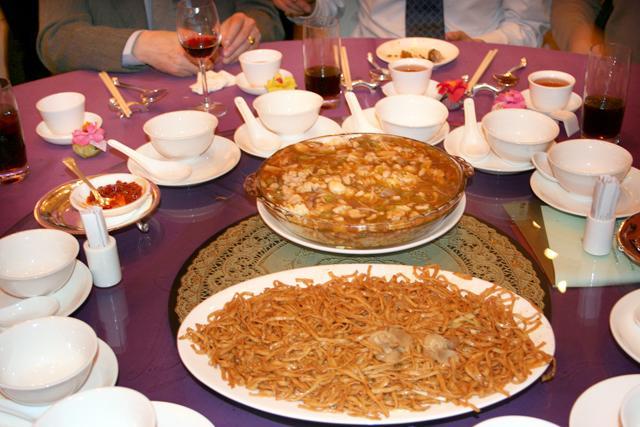 福建炒銀苗＆蝦子[火會]伊麺 これだけ食べても、まだ最後にご飯と麺が…….