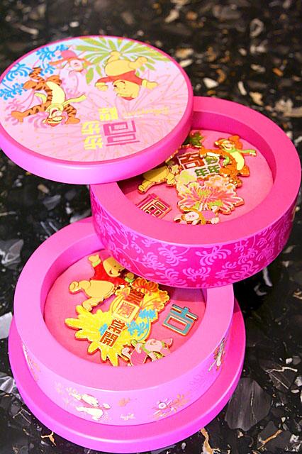 限定ケース入りピンHK$398（コダックショップおよびディズニーのホテルのみでの限定販売） 
