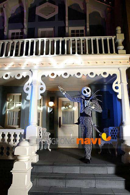 ジャック・スケルトン
<br>今回のハロウィンの主役は、ミッキーを差
し置いてこの人でしょう。ジャックがいれ
ば 、そこはいつでもハロウィンといった感
じです。
