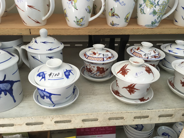 ついつい欲しくなるかわいい柄の茶杯。