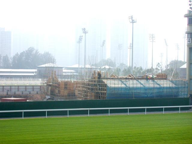 昨年12月、建設中だった馬房