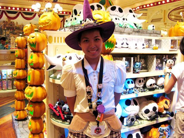 店員さんも、ハロウィンの衣装。