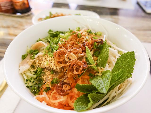 暑かった日なので、スープなし麺の「焼
豬肉撈檬粉（HK$78）」をオーダー。焼豬肉が他とはちがってあっさりめ！