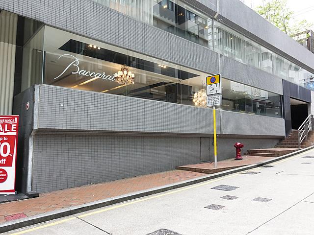 Baccaratのショップがある！