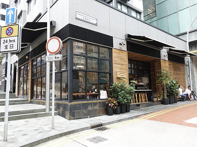 出てすぐの角にあるおしゃれなカフェ、「Elephant Grounds Starstreet」