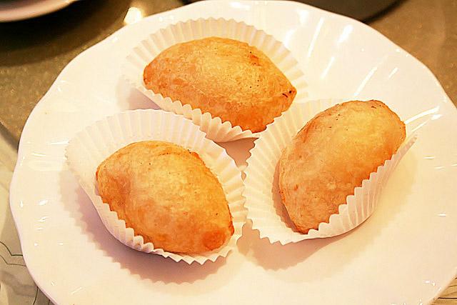 オンハーハムソイゴッ<br>


安蝦咸水角 
<br>
もち米で作った皮の中にミンチ、椎茸などが入っている。外はカリッと、中は柔らかい。
 
