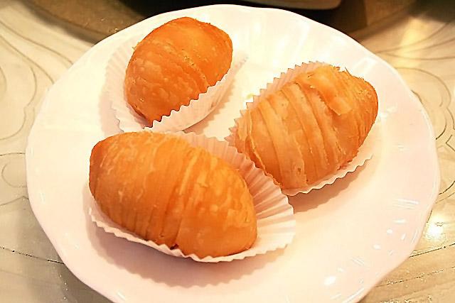 ローバッシイソウベン<br>

蘿蔔絲穌餅 <br>
大根入りのパイ。さくさくのパイの中に大根のクリーム煮が入ったユニークな味。
 
