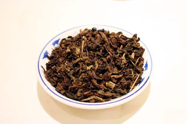 鐵観音（ティッグンヤム）<br>
半分発酵のお茶で、ウーロン茶の一種。 

