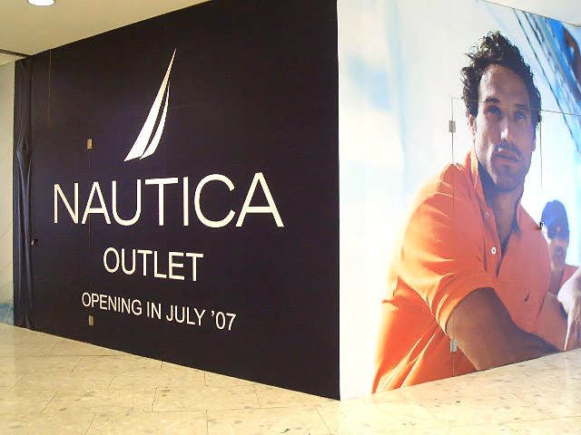 アメリカスポーツブランドの定番ノーティカとベネトンが現在開店準備中。雨の日が続いて鬱々としてしまいますが、東薈城名店は駅直結で濡れずにお買い物が楽しめますよー！