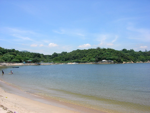 まだ海岸の人影はまばらですが、夏休みはもうすぐそこ。
